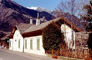 Bahnhof Marling: Ansicht von der Straenseite