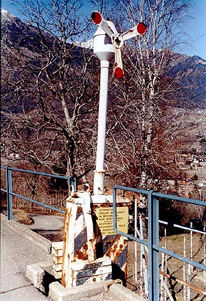 Bahnhof Marling: Detail der Schrankenvorrichtung 